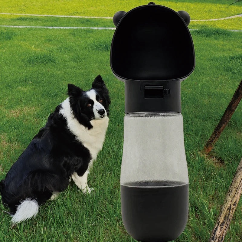 Portable two-in-one bottle - Food and Water Feeder