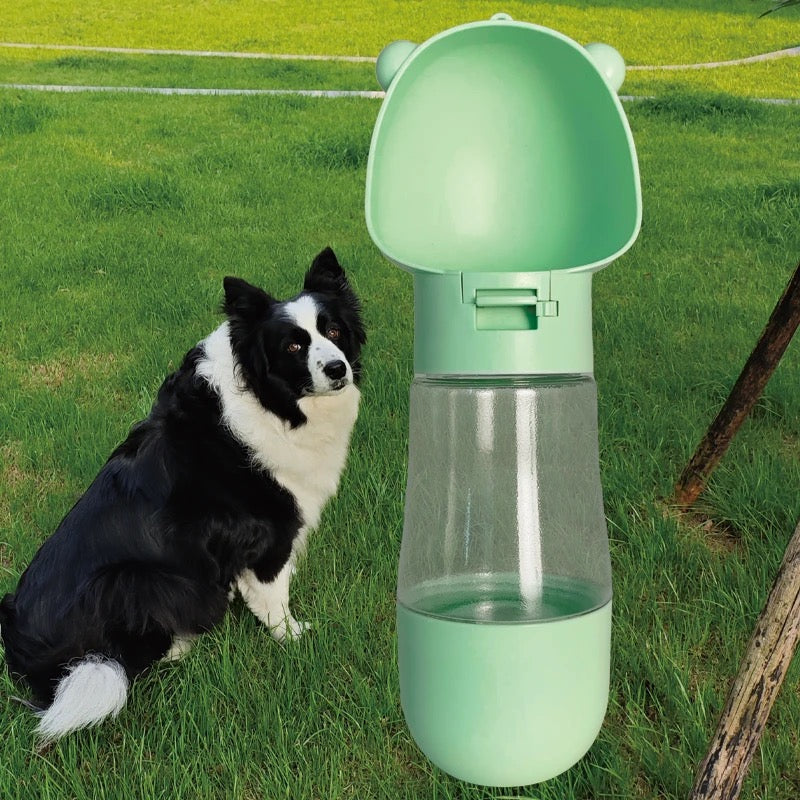 Portable two-in-one bottle - Food and Water Feeder